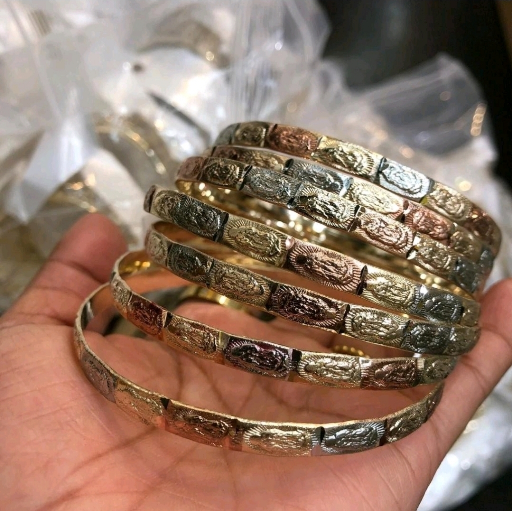 Virgin Mary Bangles Seven Set Gold-Plated Semanario